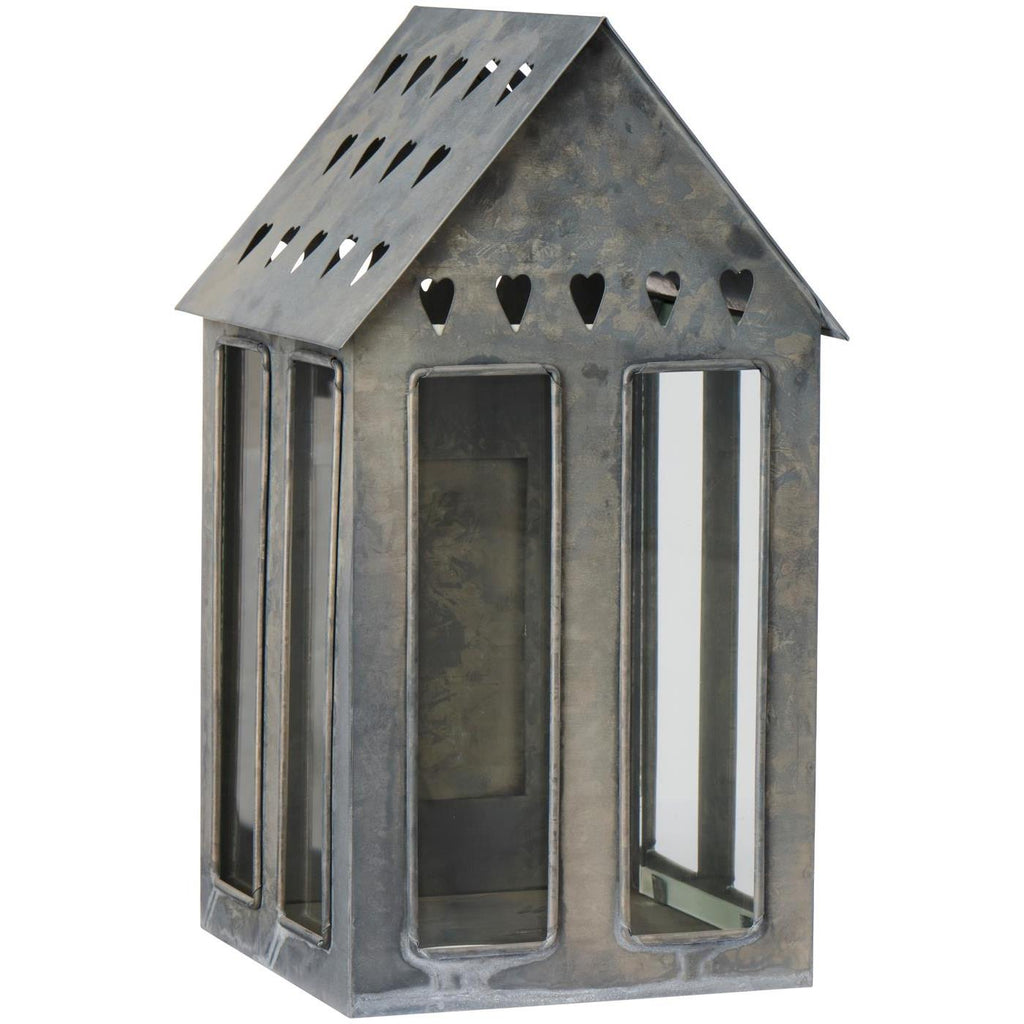 Große Laterne in Hausform aus Metall und Glas mit ausgestanzten Herzen im Dach von Ib Laursen